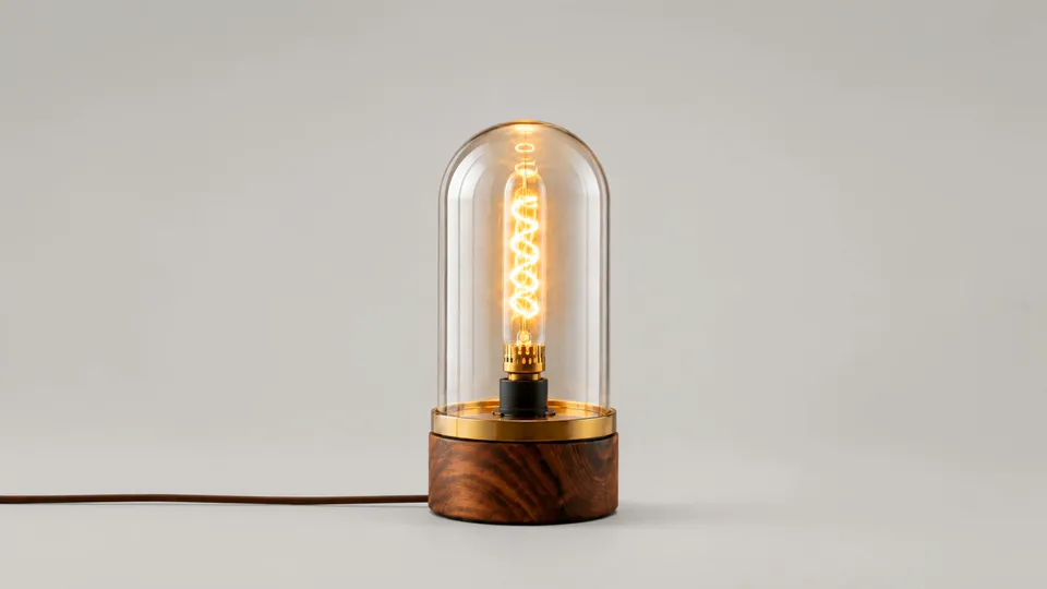 Dome — lámpara de mesa en vidrio y Douglas, revelación guiada por scroll